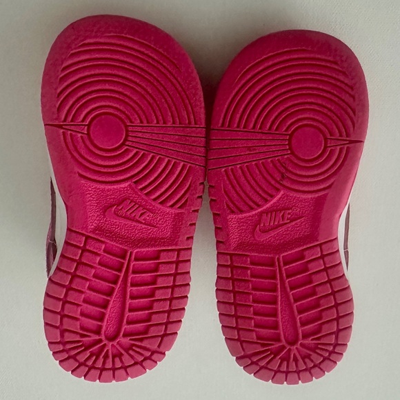 Nike girl’s Sneakers in Fuchsia White and Pink. Size 6C. - Picture 9 of 10